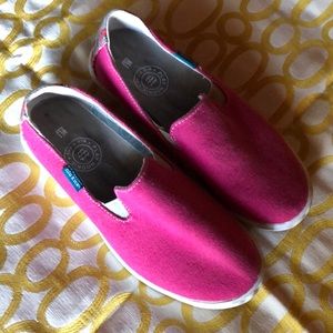 Blu Kicks pink canvas sneakers